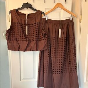 NWT Jennifer and Grace Cotton Eyelet  2 piece set in Chocolate Brown. Sz L
